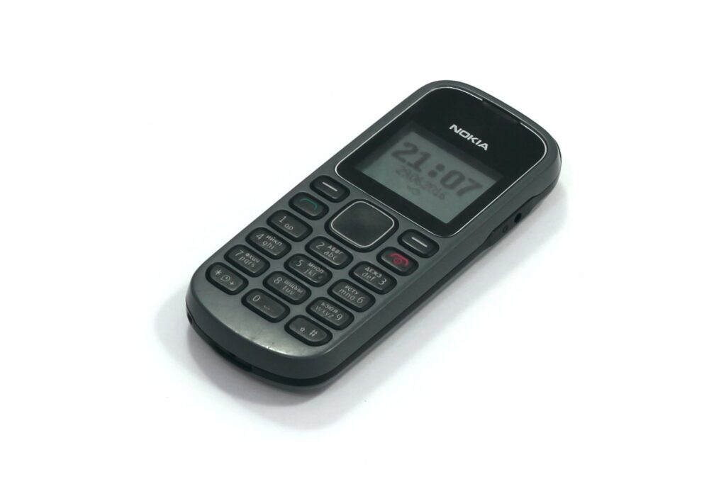 A nostalgic image of a basic cell phone with no touchscreen